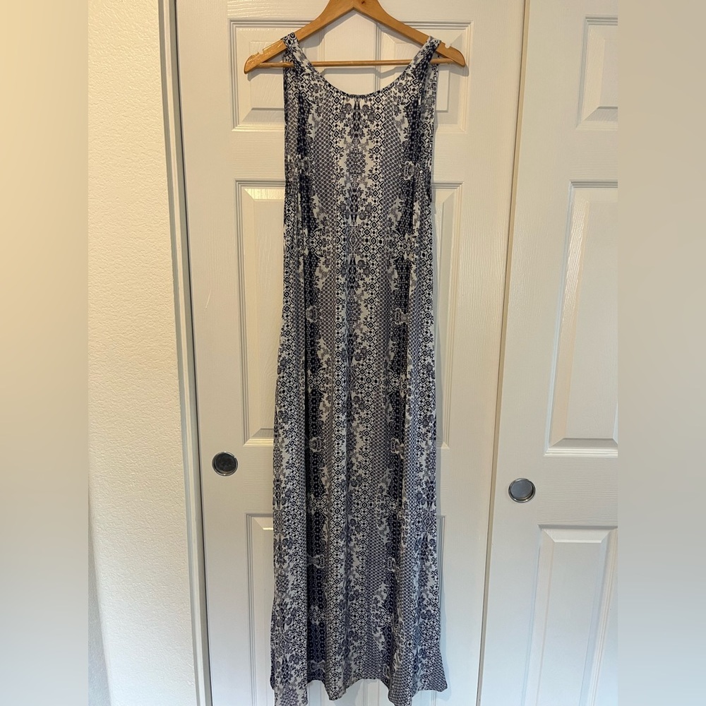 Flynn Skye maxi dress. Size Medium. Blue & White. Excellent condition.